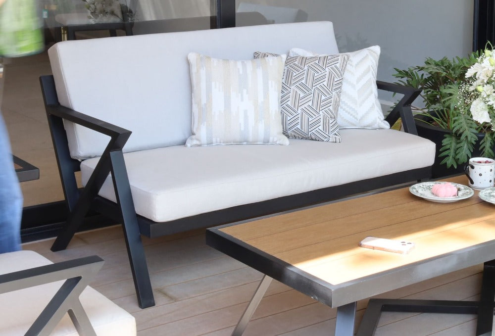 LOVE SEAT LOVANIA